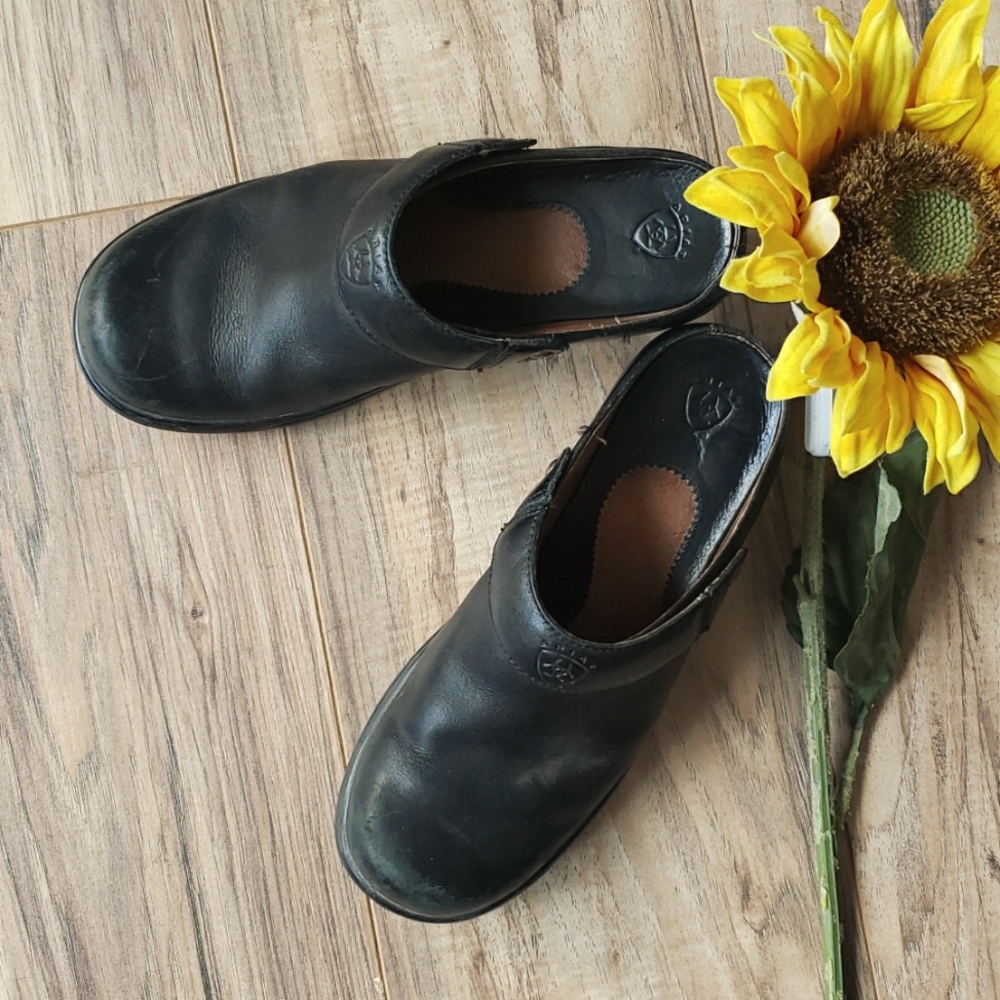 Ariat slip on shoes size 7.5
